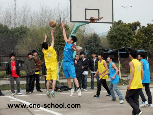 蘭生數(shù)控職校舉辦“鋒火籃球對抗賽”籃球活動